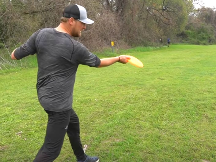 How to Throw Forehand – Disc Republic